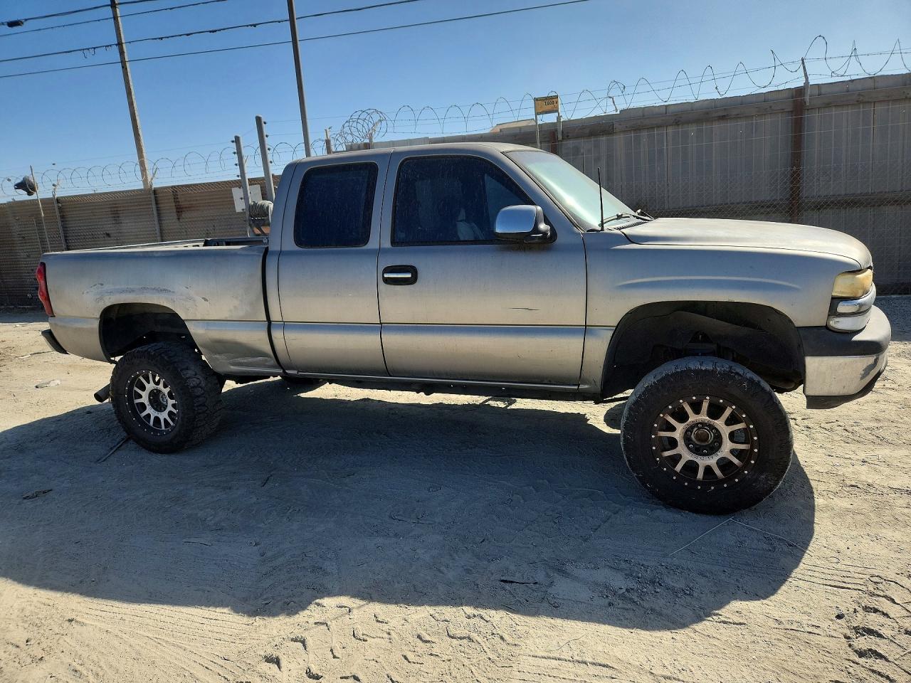 2002 Chevrolet Silverado C1500 Gray vin: 1GCEC19V12Z334411