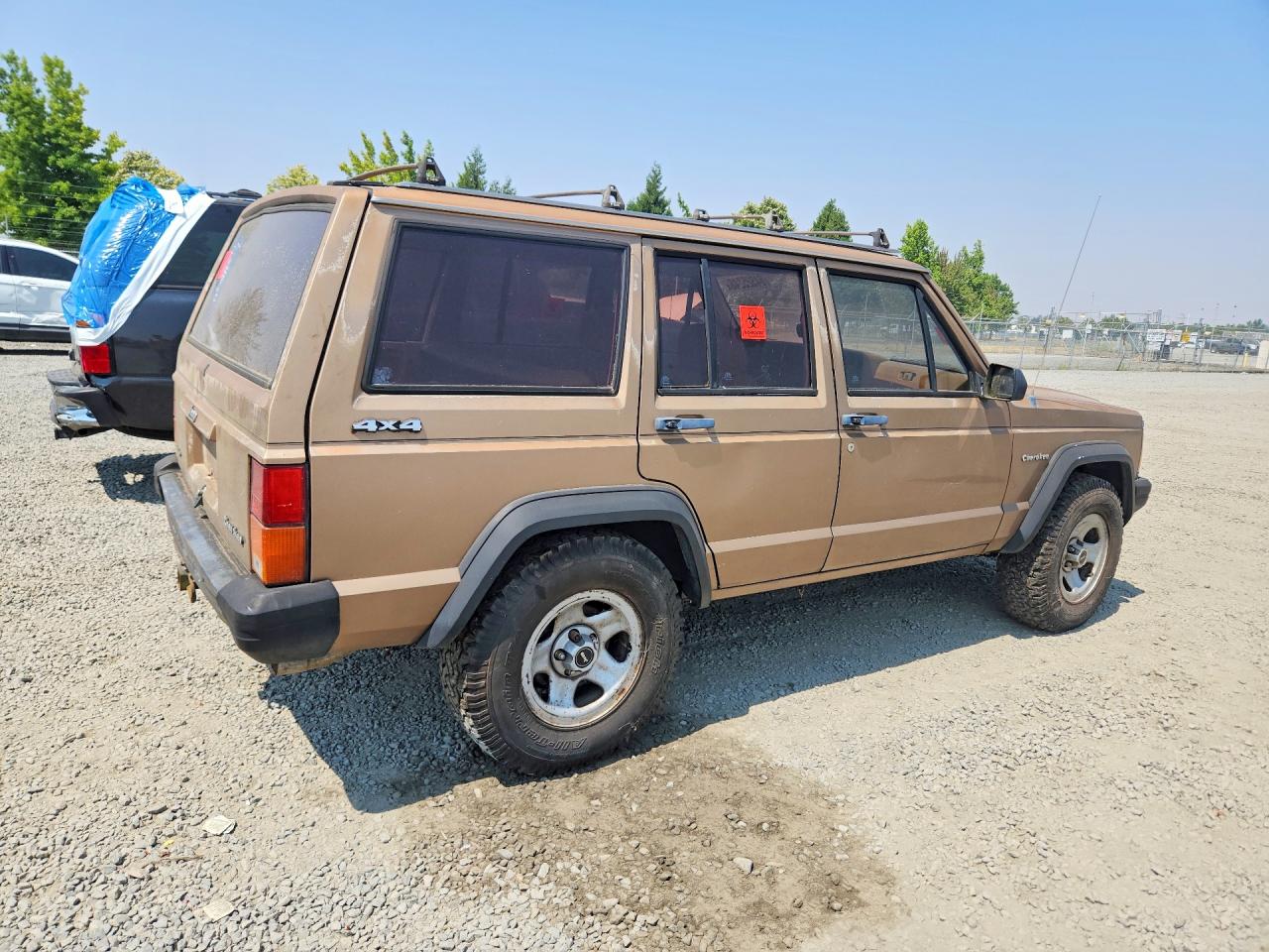 1988 Jeep Cherokee Tan vin: 1JCMR7819JT220507