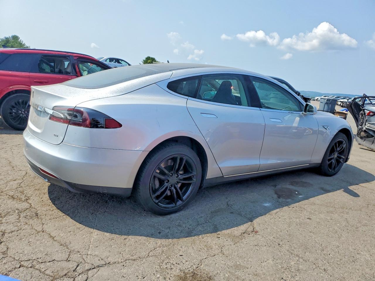 2013 Tesla Model S Silver vin: 5YJSA1DN0DFP18656