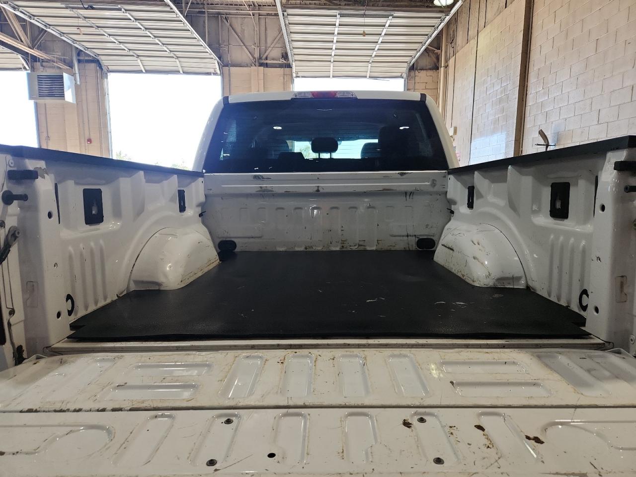 2019 Ford F150 Supercrew Белый vin: 1FTEW1E5XKKC55132 Damage: Inside Bed, Multiple Scratches Heavy, 10 Or More