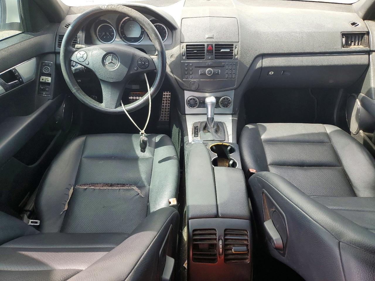 2009 Mercedes-benz C 300 White vin: WDDGF54X89R052511