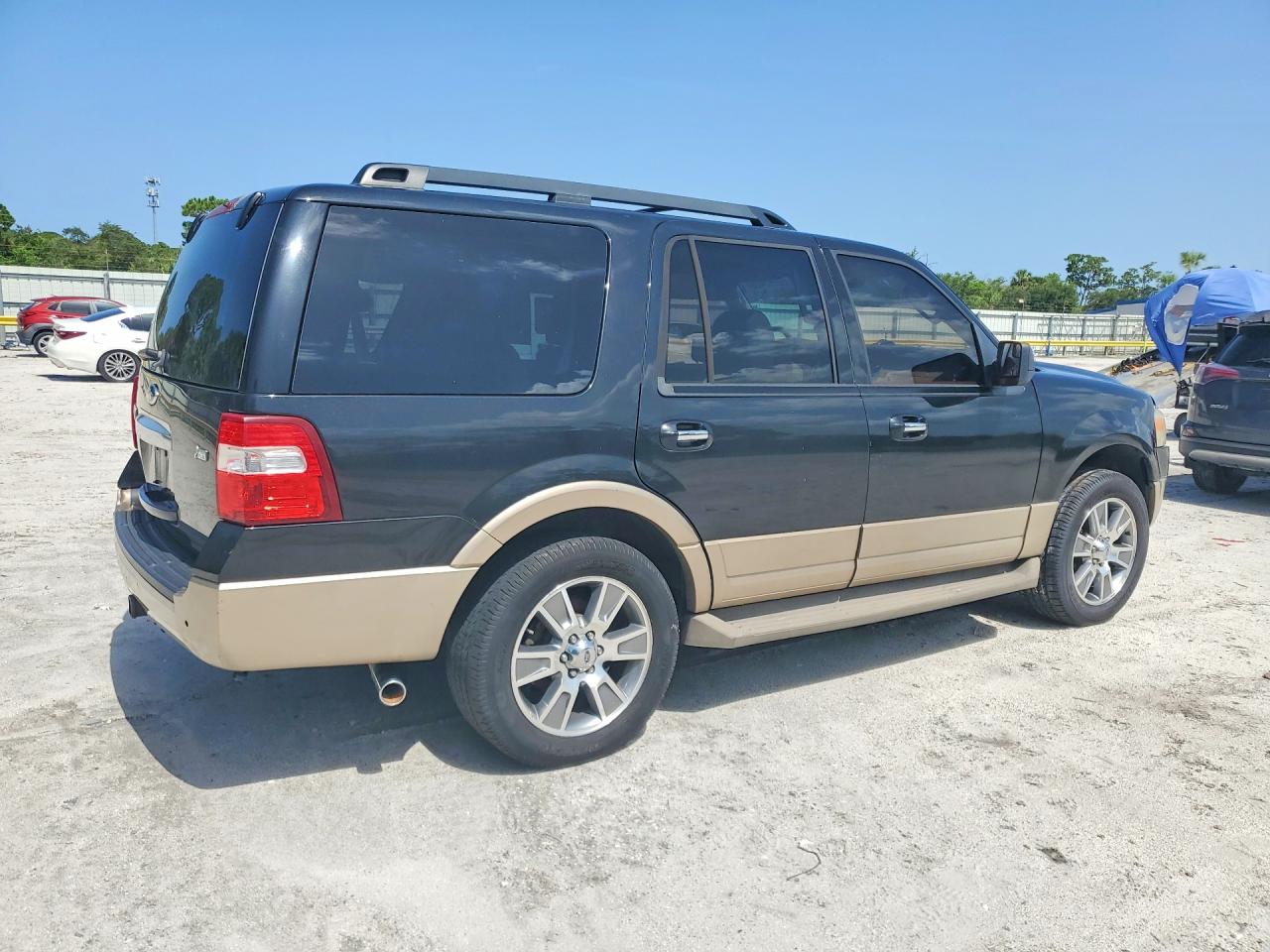 2014 Ford Expedition Xlt Черный vin: 1FMJU1H57EEF21558