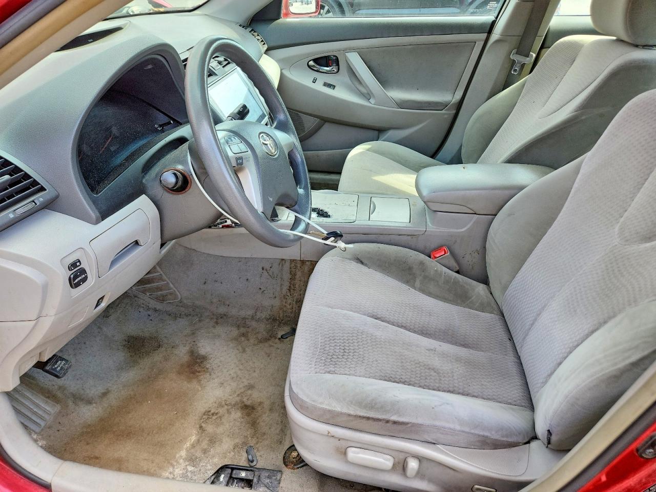 2010 Toyota Camry Le Red vin: 4T4BF3EK1AR079158