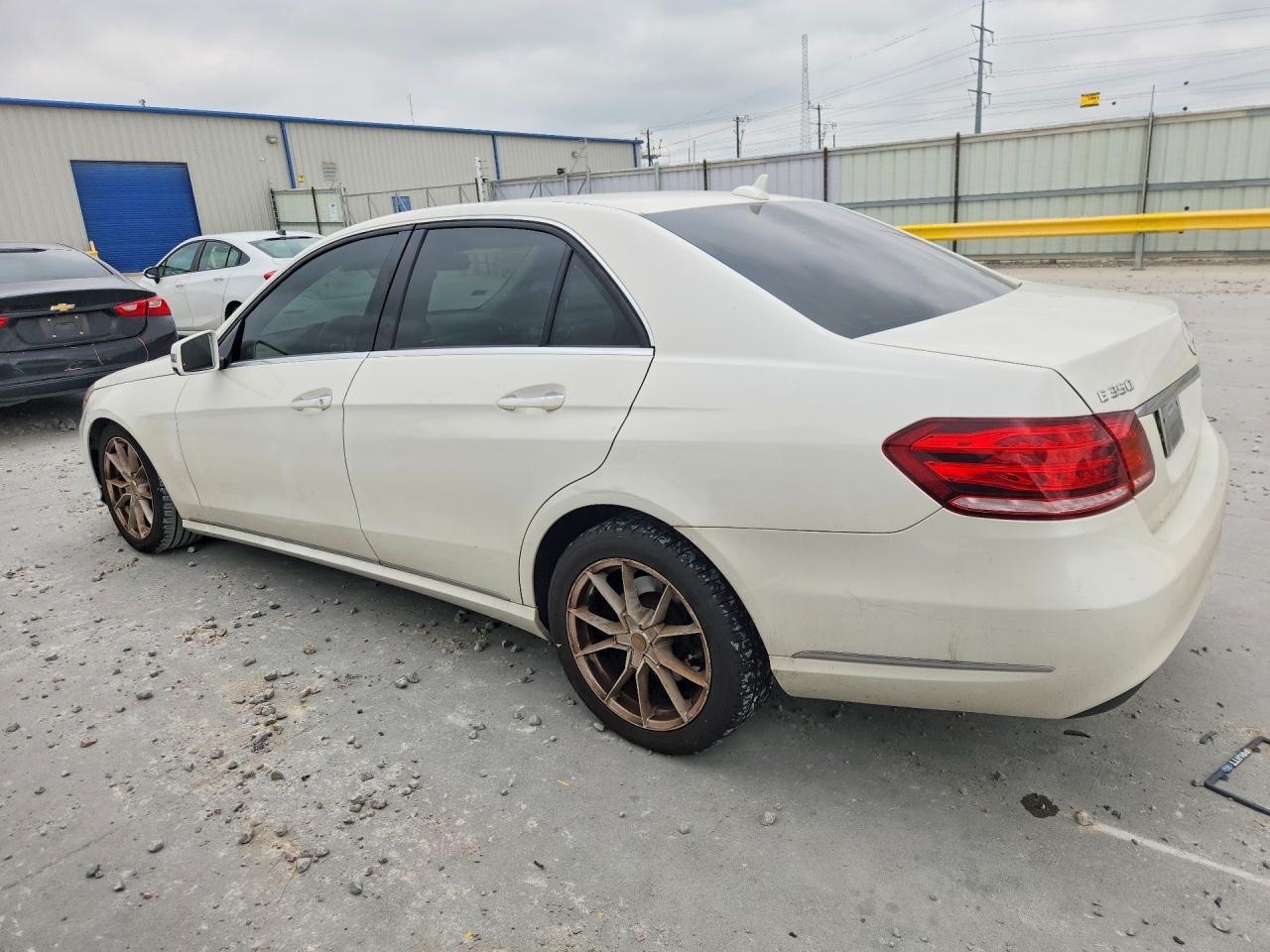 2015 Mercedes-benz E 350 White vin: WDDHF5KB3FB141404