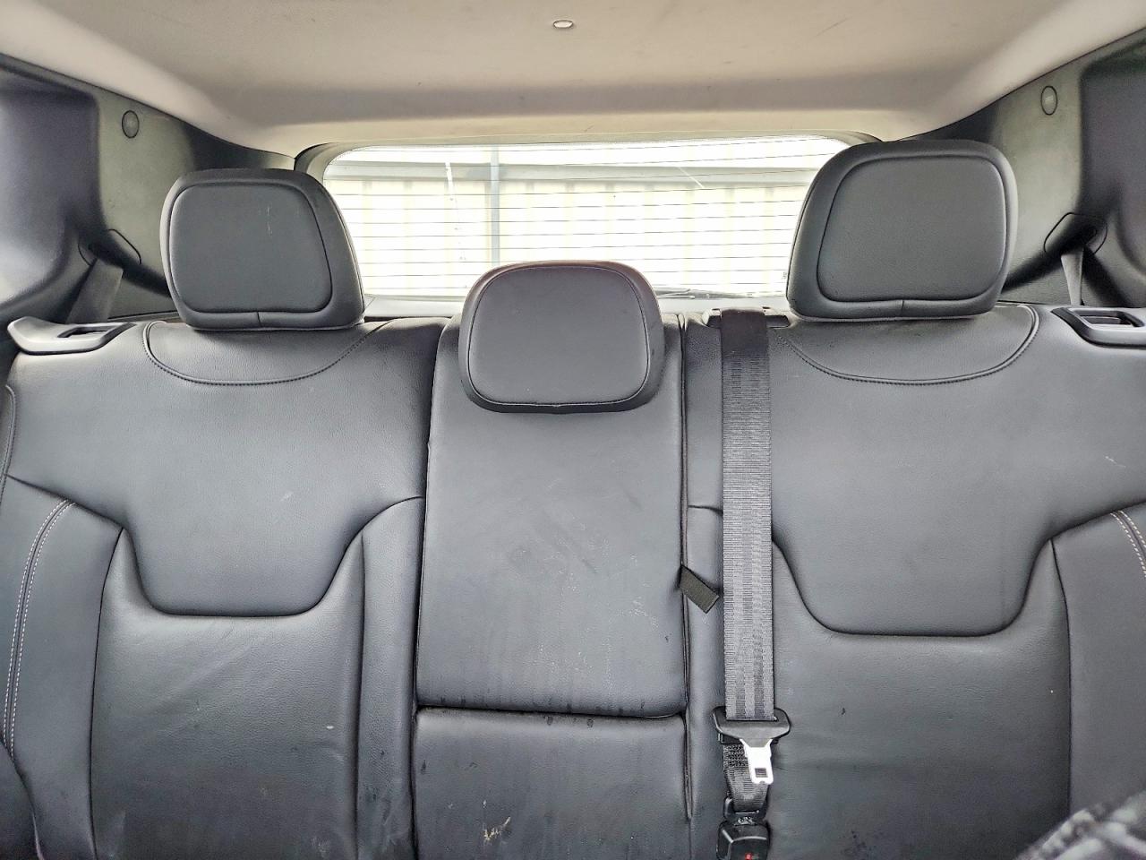 2015 Jeep Renegade Limited Two Tone vin: ZACCJBDT4FPC00862