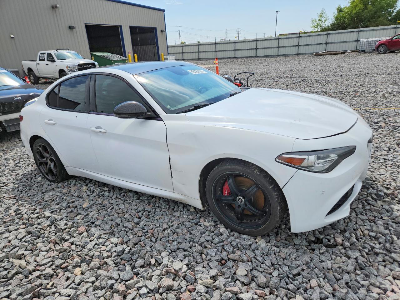 2017 Alfa Romeo Giulia Ti White vin: ZARFAECN7H7554866
