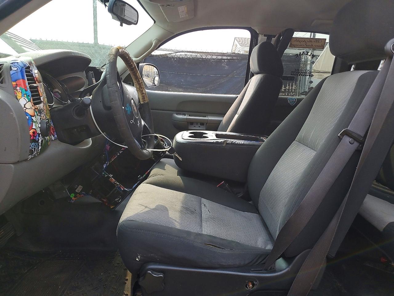 2007 Chevrolet Silverado C2500 Heavy Duty White vin: 1GCHC29K67E572262