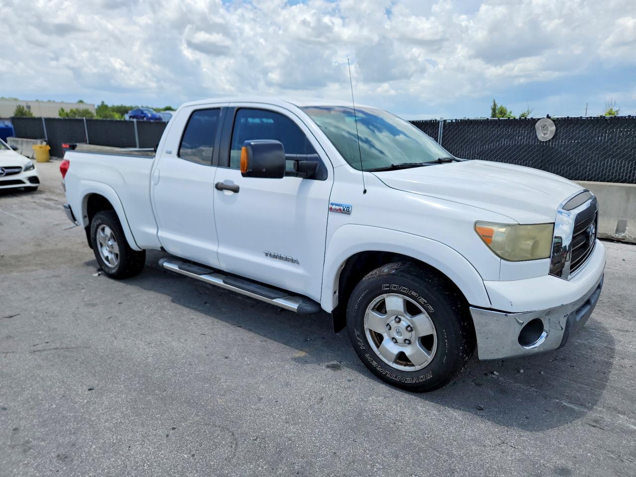 2007 Toyota Tundra Double Cab Sr5 White vin: 5TBRV541X7S471341