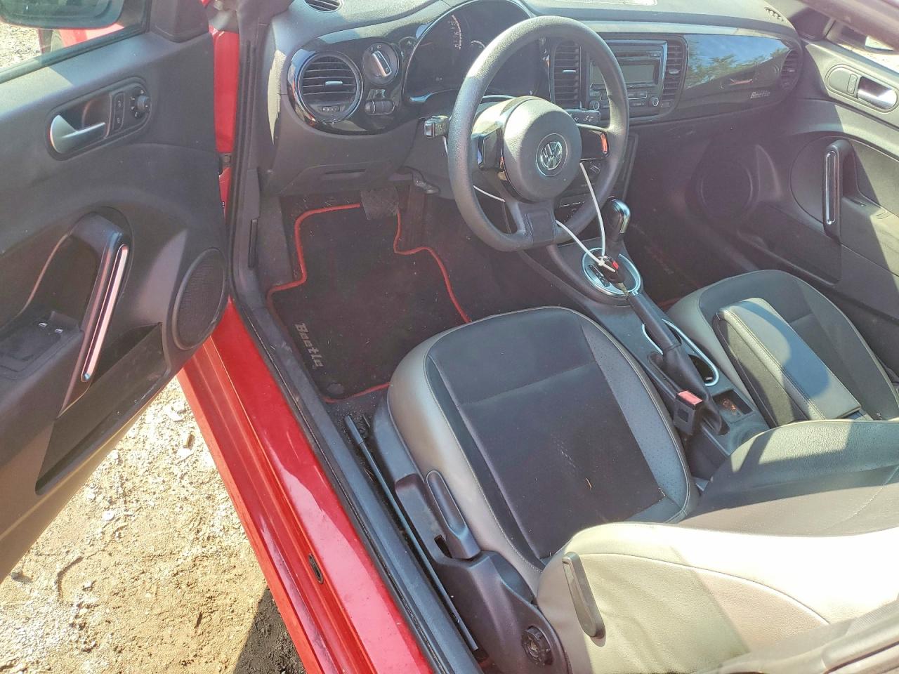2015 Volkswagen Beetle 1.8t Красный vin: 3VWF17AT3FM636973