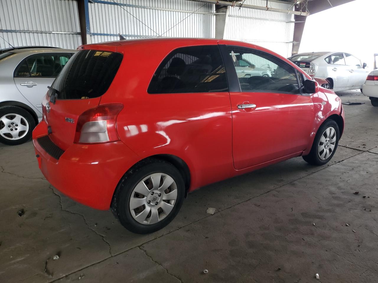 2008 Toyota Yaris Red vin: JTDJT923585180470