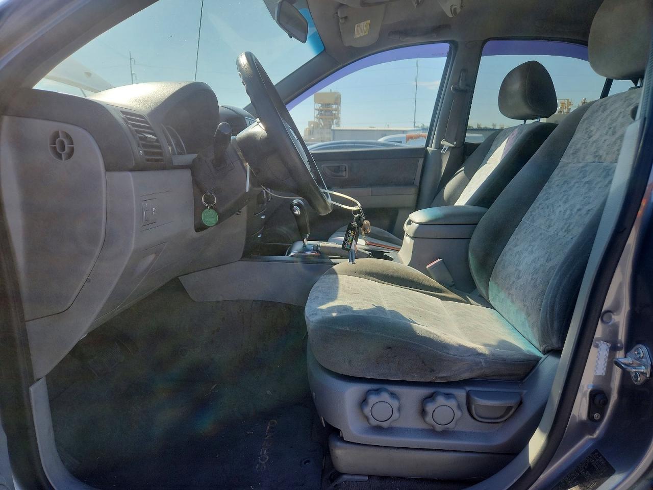 2008 Kia Sorento Base Gray vin: KNDJD735185811460