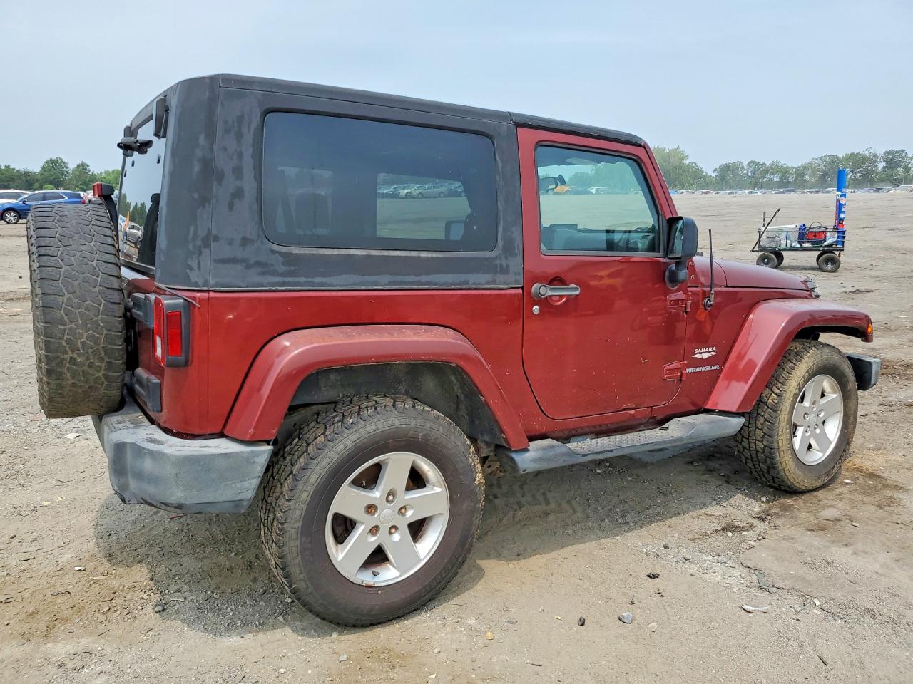 2007 Jeep Wrangler Sahara Red vin: 1J8FA54177L135775