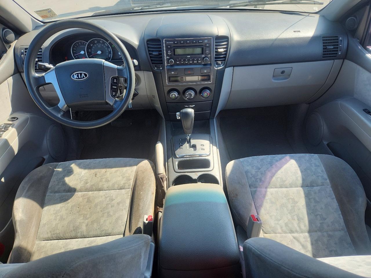 2008 Kia Sorento Base Gray vin: KNDJD735185811460