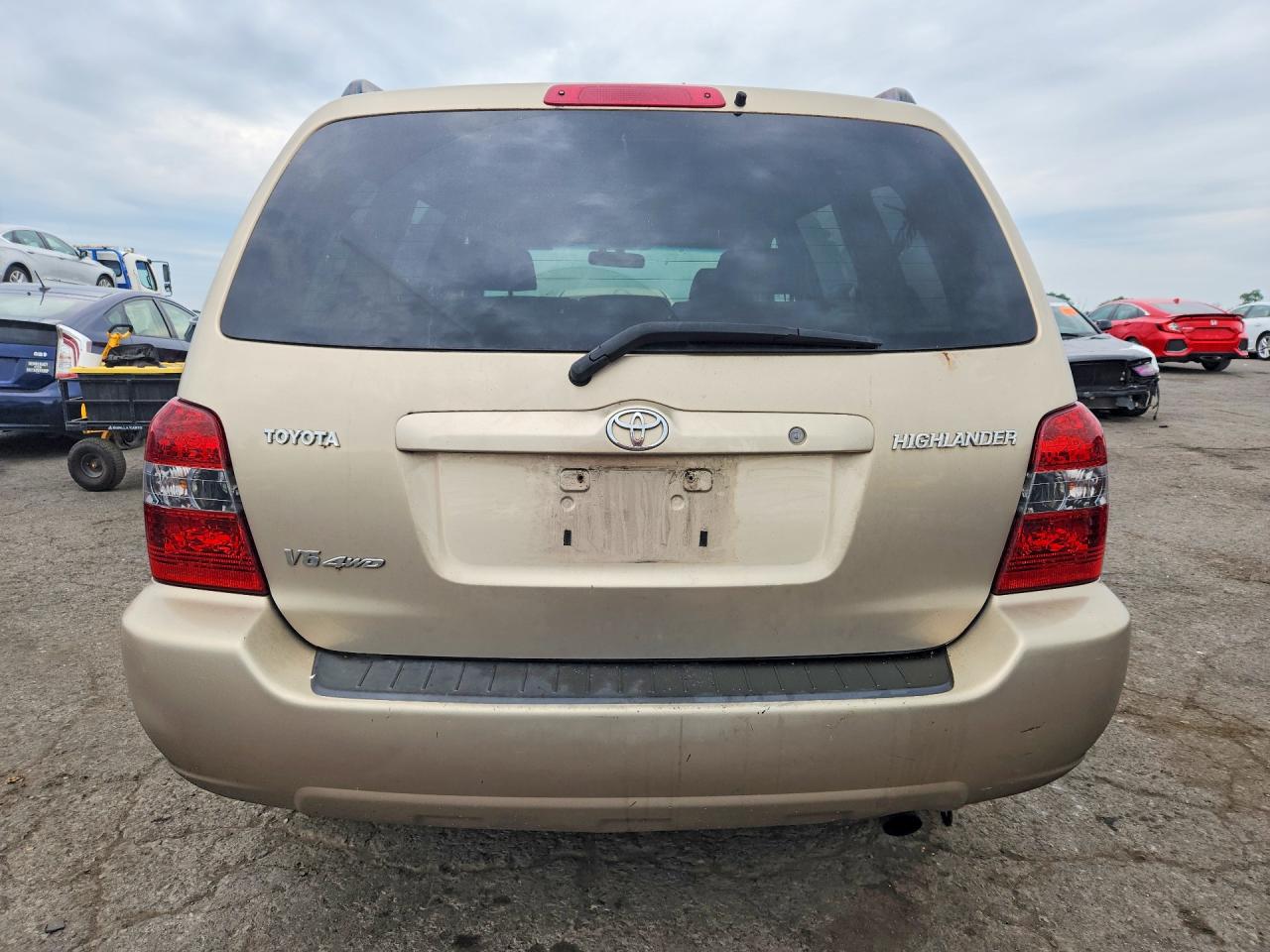 2004 Toyota Highlander Base Tan vin: JTEEP21A240059766