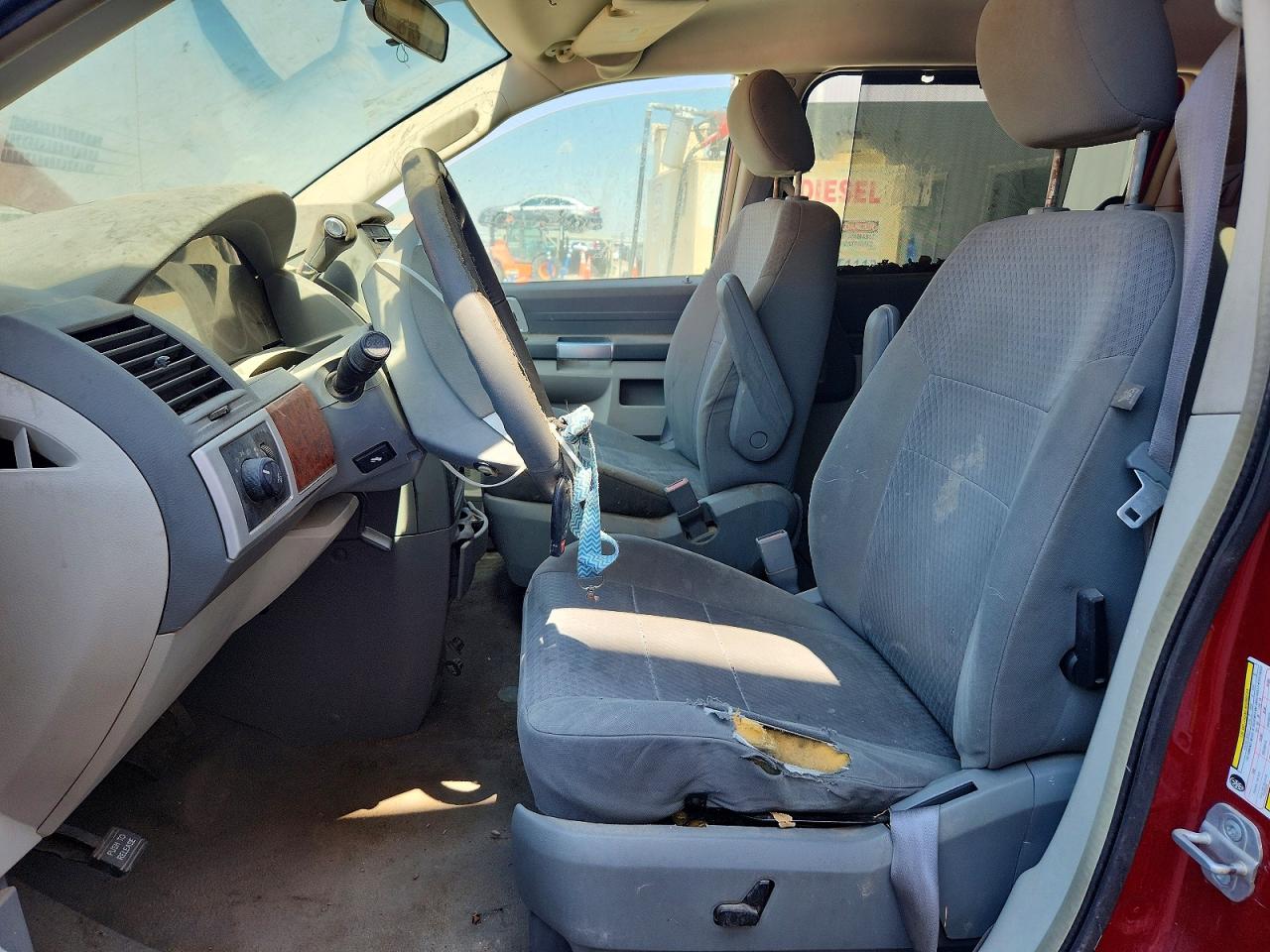 2008 Chrysler Town & Country Touring Red vin: 2A8HR54P68R658770