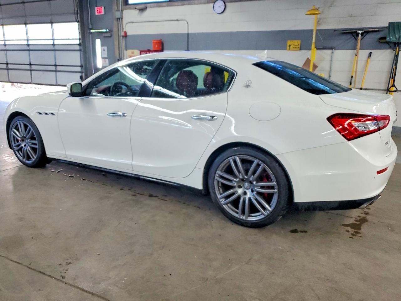 2014 Maserati Ghibli S White vin: ZAM57RTA3E1097878