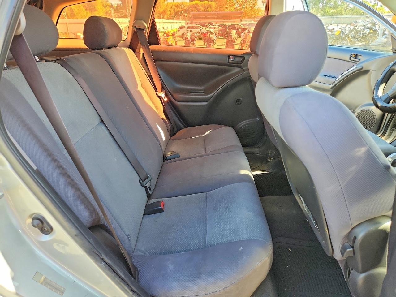 2004 Toyota Matrix Base Серебряный vin: 2T1KR32EX4C217754