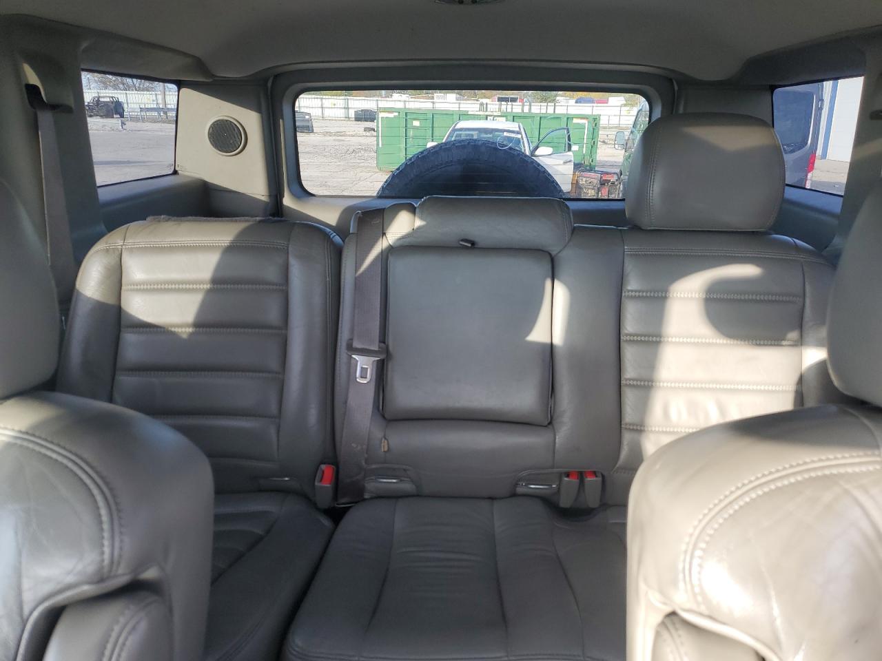 2004 Hummer H2 White vin: 5GRGN23U64H100670