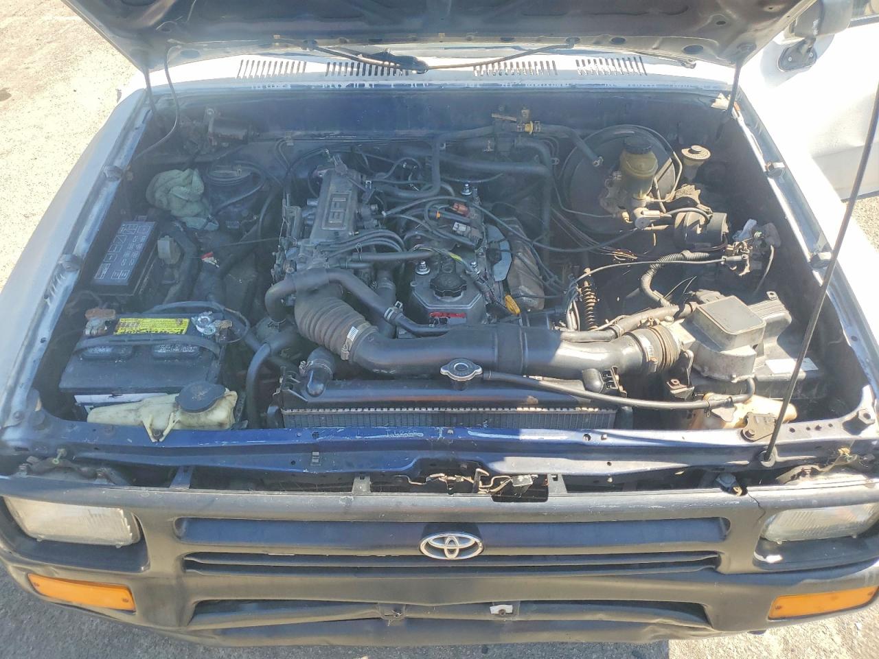 1993 Toyota Pickup 1/2 Ton Short Wheelbase Stb White vin: 4TARN81A8PZ089364