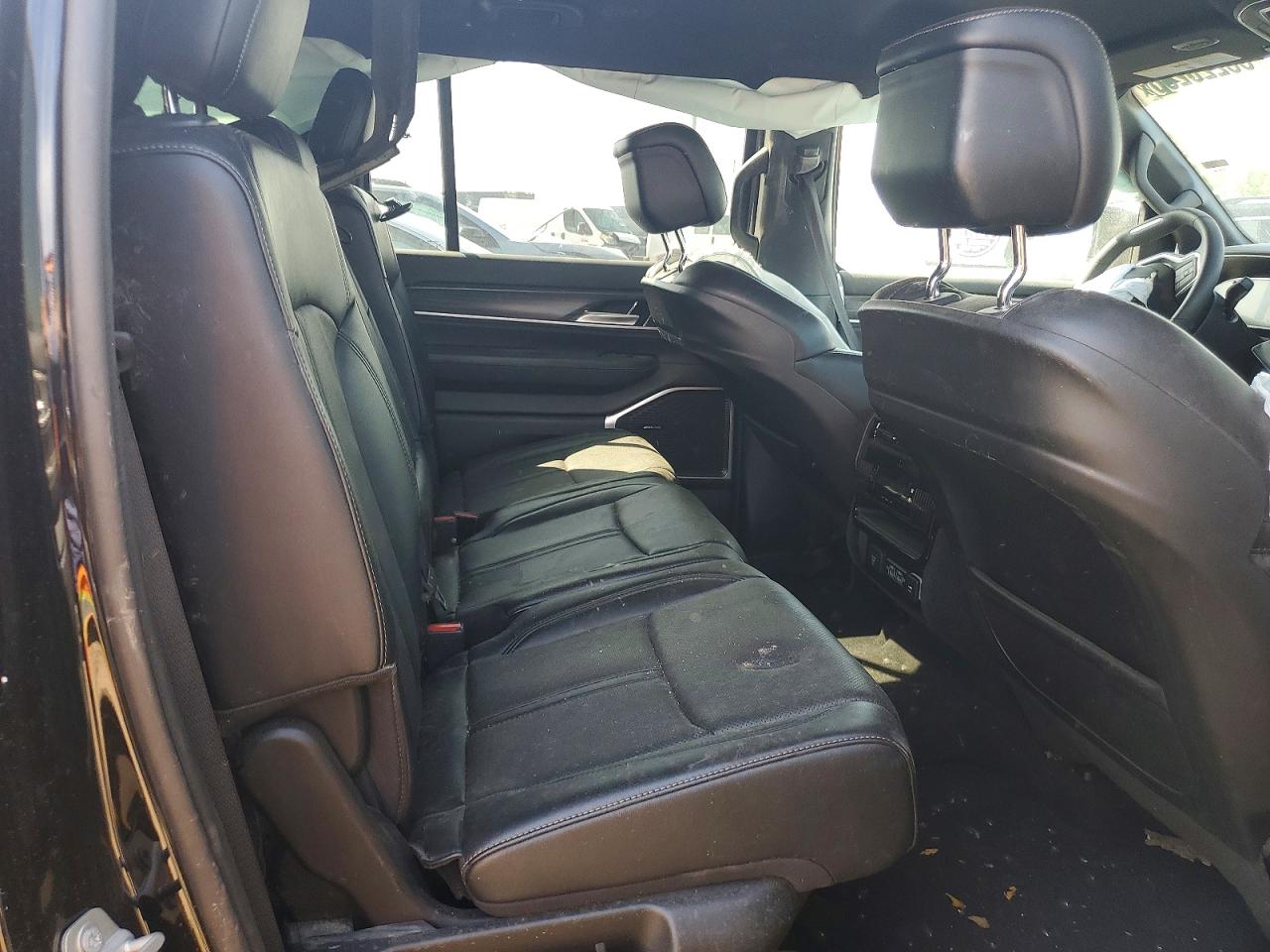 2024 Jeep Wagoneer L Series Ii Black vin: 1C4SJSBP8RS132016
