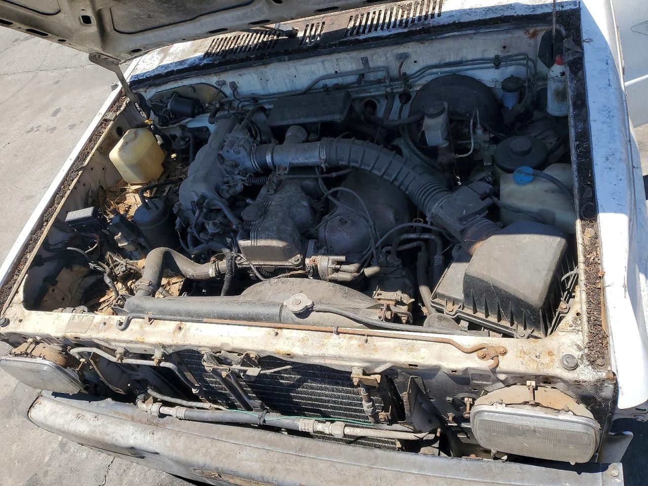 1991 Mazda B2600 Cab Plus White vin: JM2UF3146M0156368