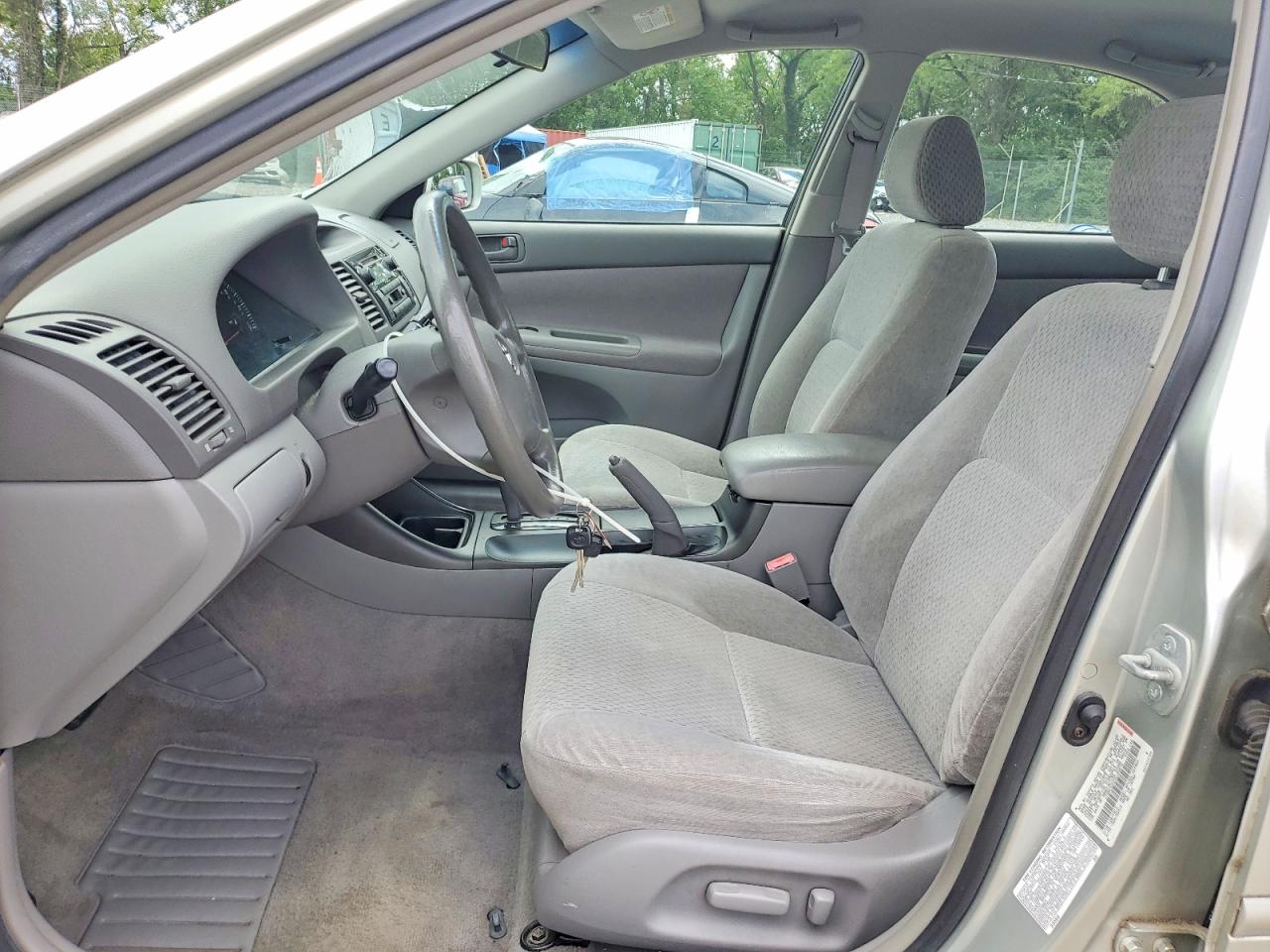 2003 Toyota Camry Le Silver vin: JTDBE32K230169676
