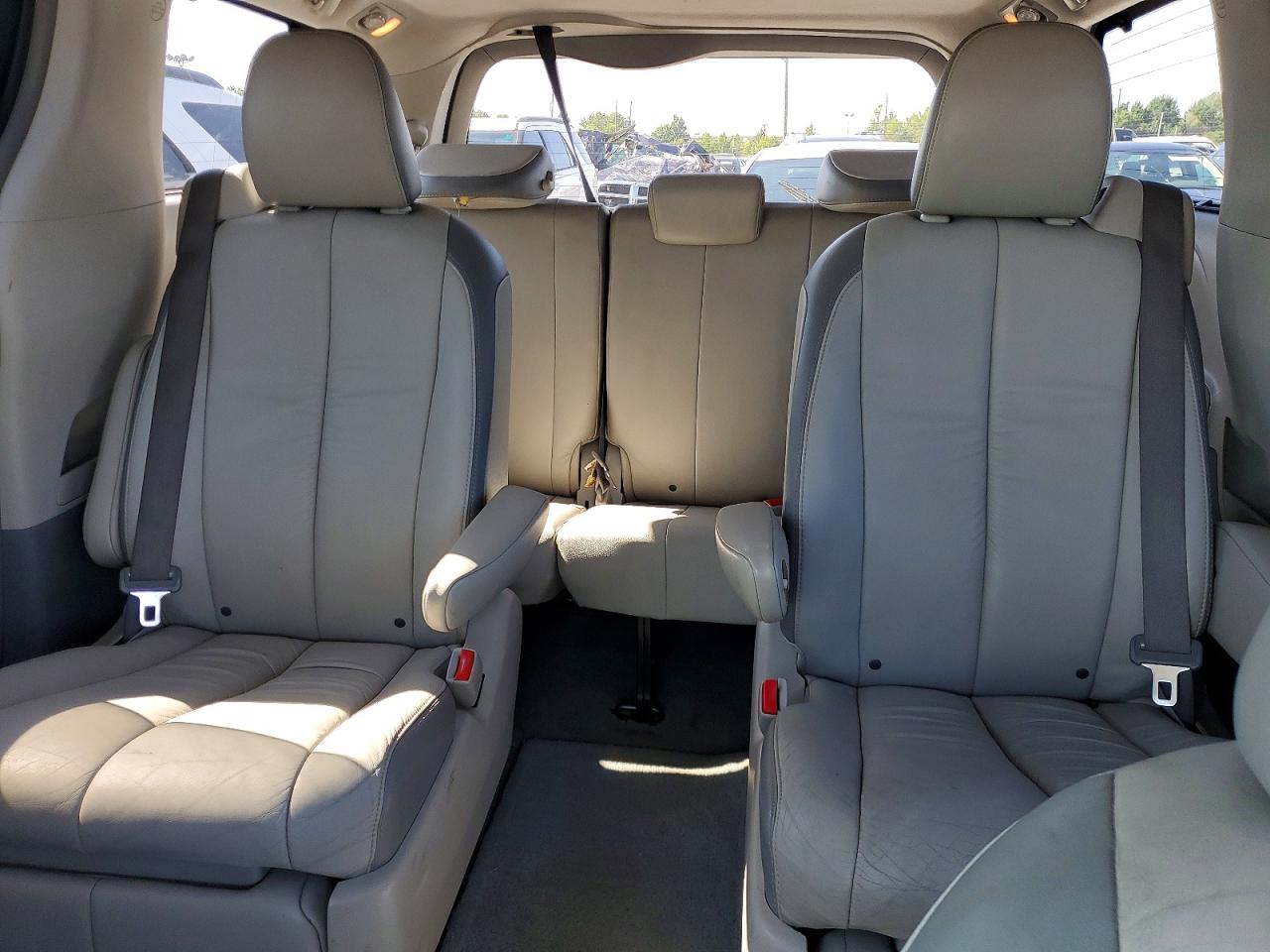 2011 Toyota Sienna Limited 7-passenger Gray vin: 5TDDK3DC0BS011954