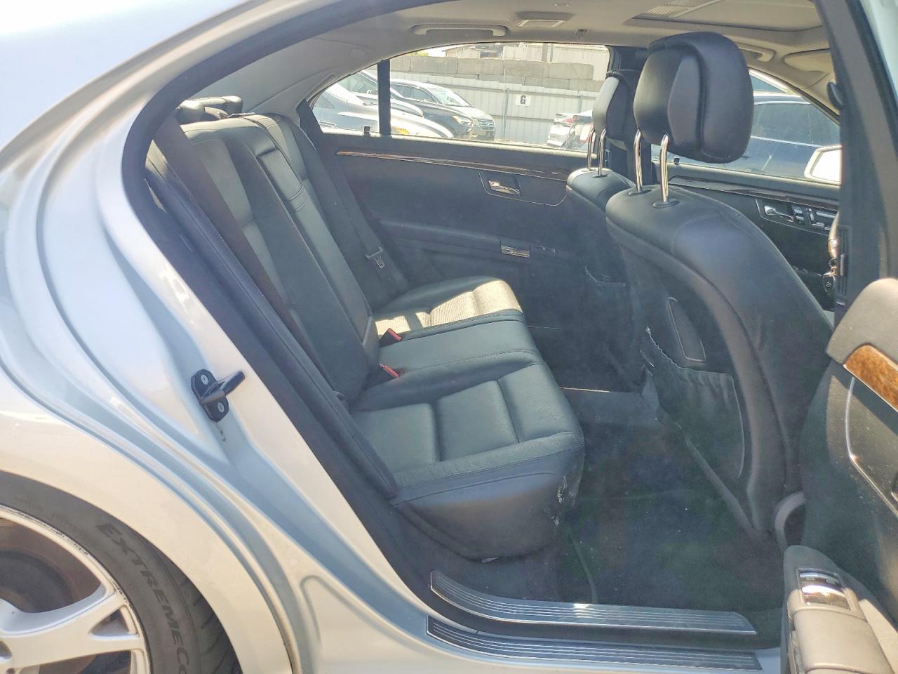 2011 Mercedes-benz S 400 Silver vin: WDDNG9FB5BA380521