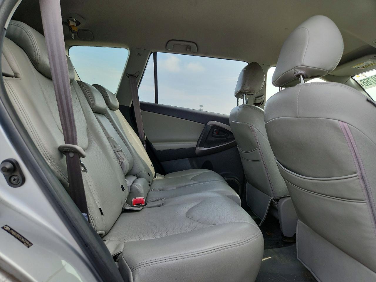 2007 Toyota Rav4 Base Silver vin: JTMBD33V576029975