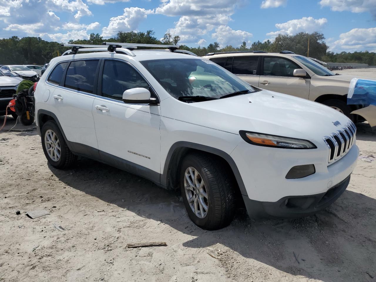 2014 Jeep Cherokee Latitude White vin: 1C4PJLCBXEW157940