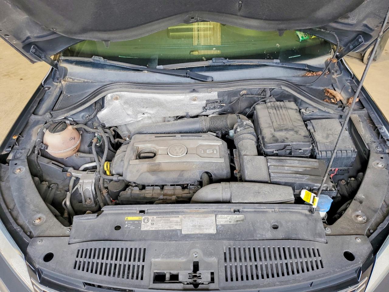 2014 Volkswagen Tiguan S Gray vin: WVGBV3AXXEW508838