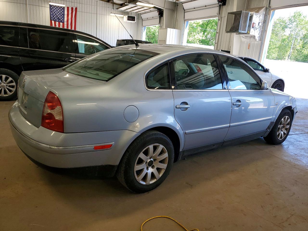 2002 Volkswagen Passat Gls Blue vin: WVWPD63B32P298461