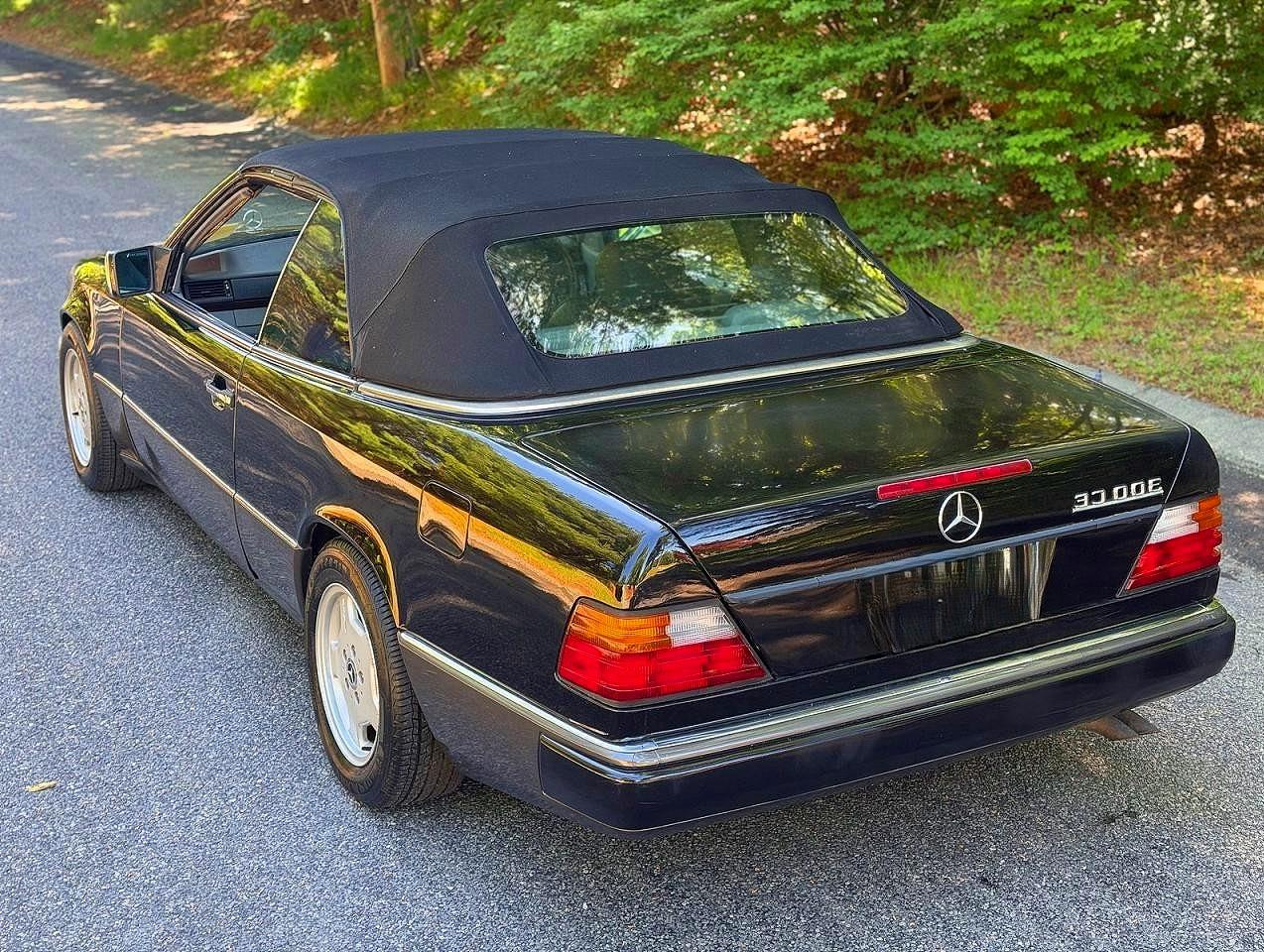 1993 Mercedes-benz 300 Cecv Черный vin: WDBEA66E7PB922559