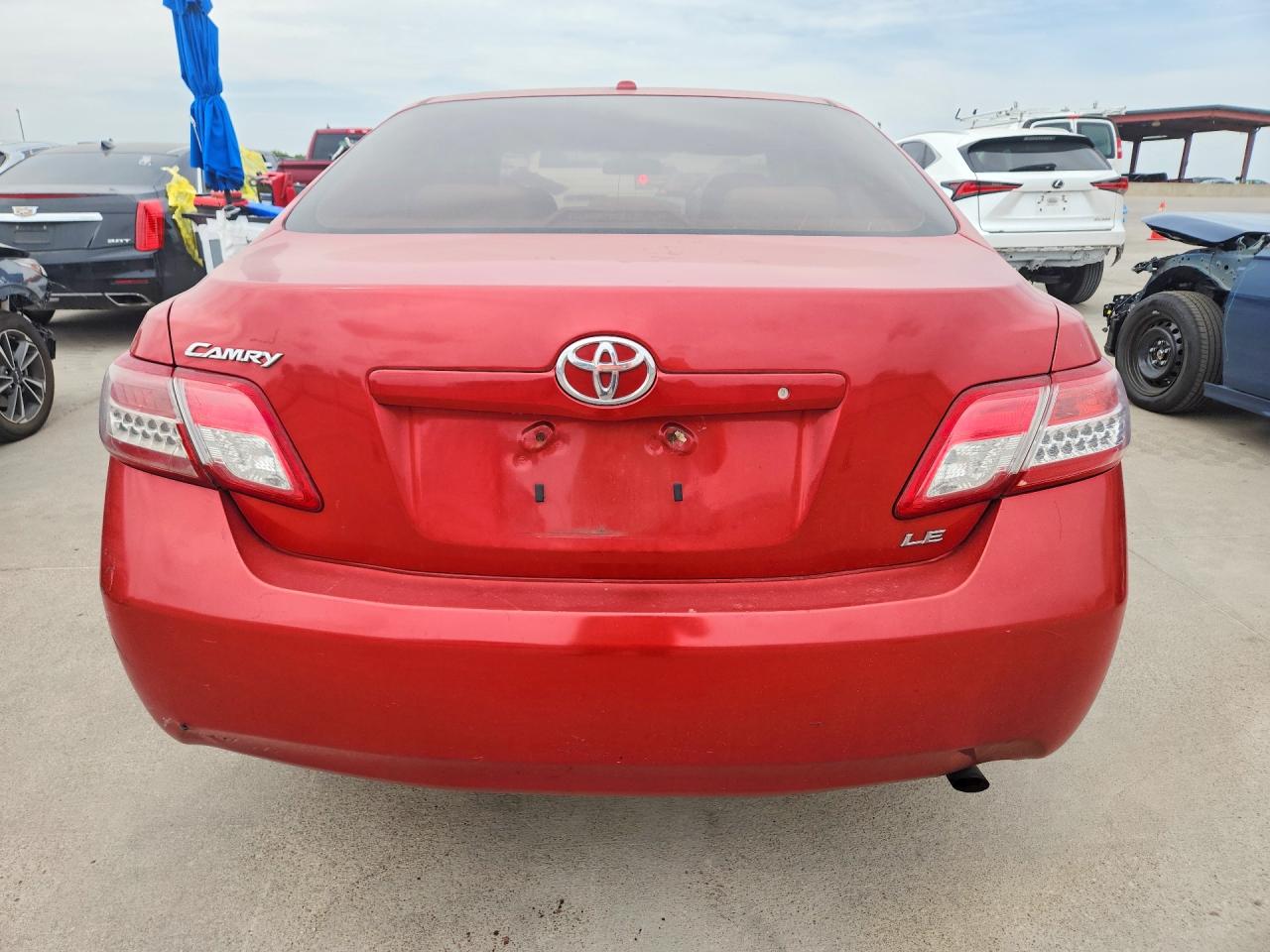 2011 Toyota Camry Le Red vin: 4T1BF3EK5BU735857