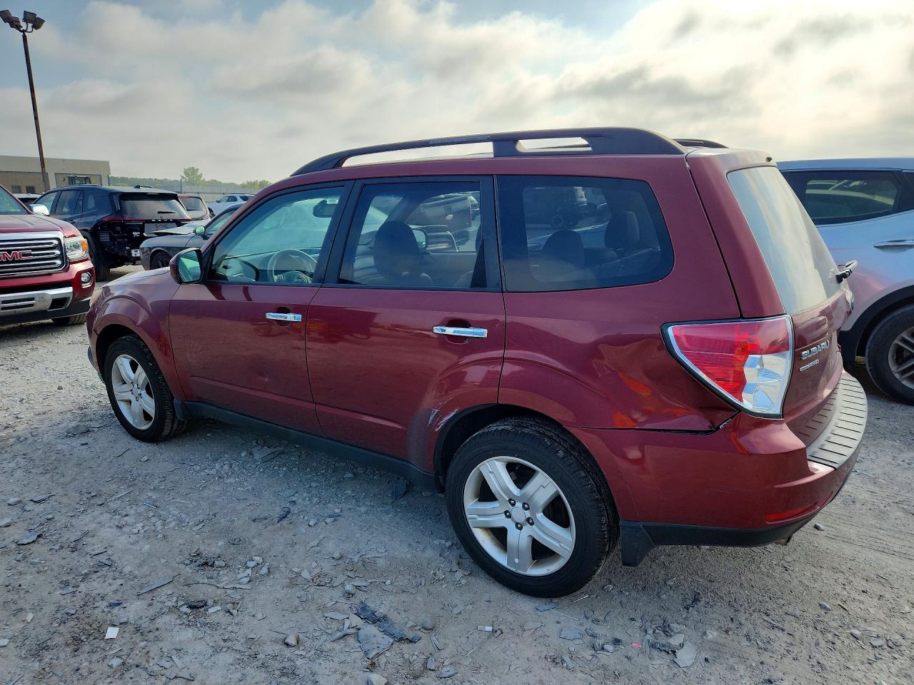 2010 Subaru Forester 2.5x Premium Red vin: JF2SH6CC2AH744701