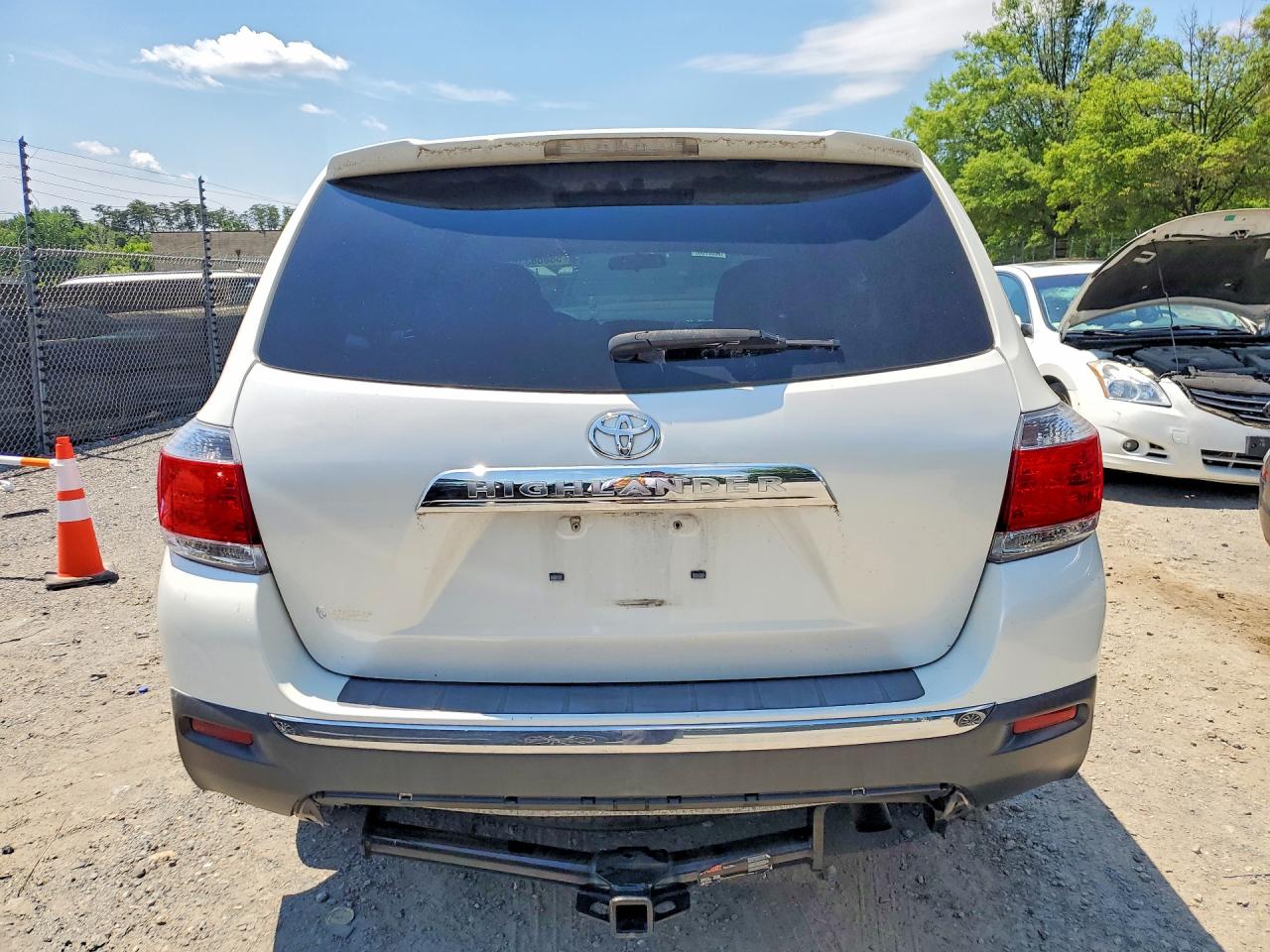 2013 Toyota Highlander Base Белый vin: 5TDZA3EHXDS044580