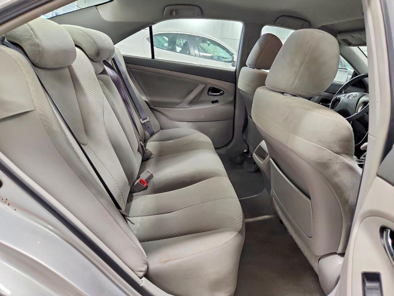 2009 Toyota Camry Le Silver vin: 4T1BE46K99U833050