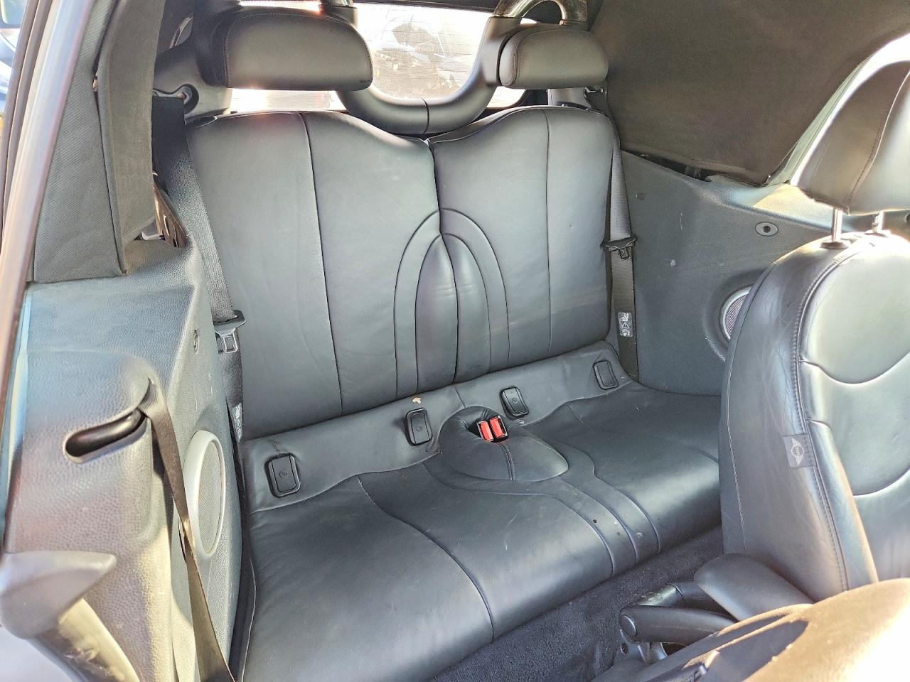 2005 Mini Cooper Silver vin: WMWRF33535TG13105