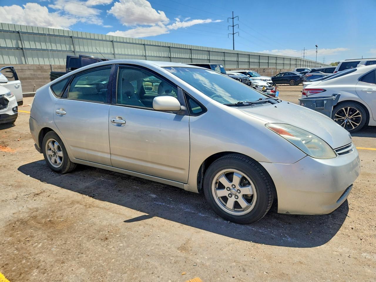 2004 Toyota Prius Base Silver vin: JTDKB20U840084205