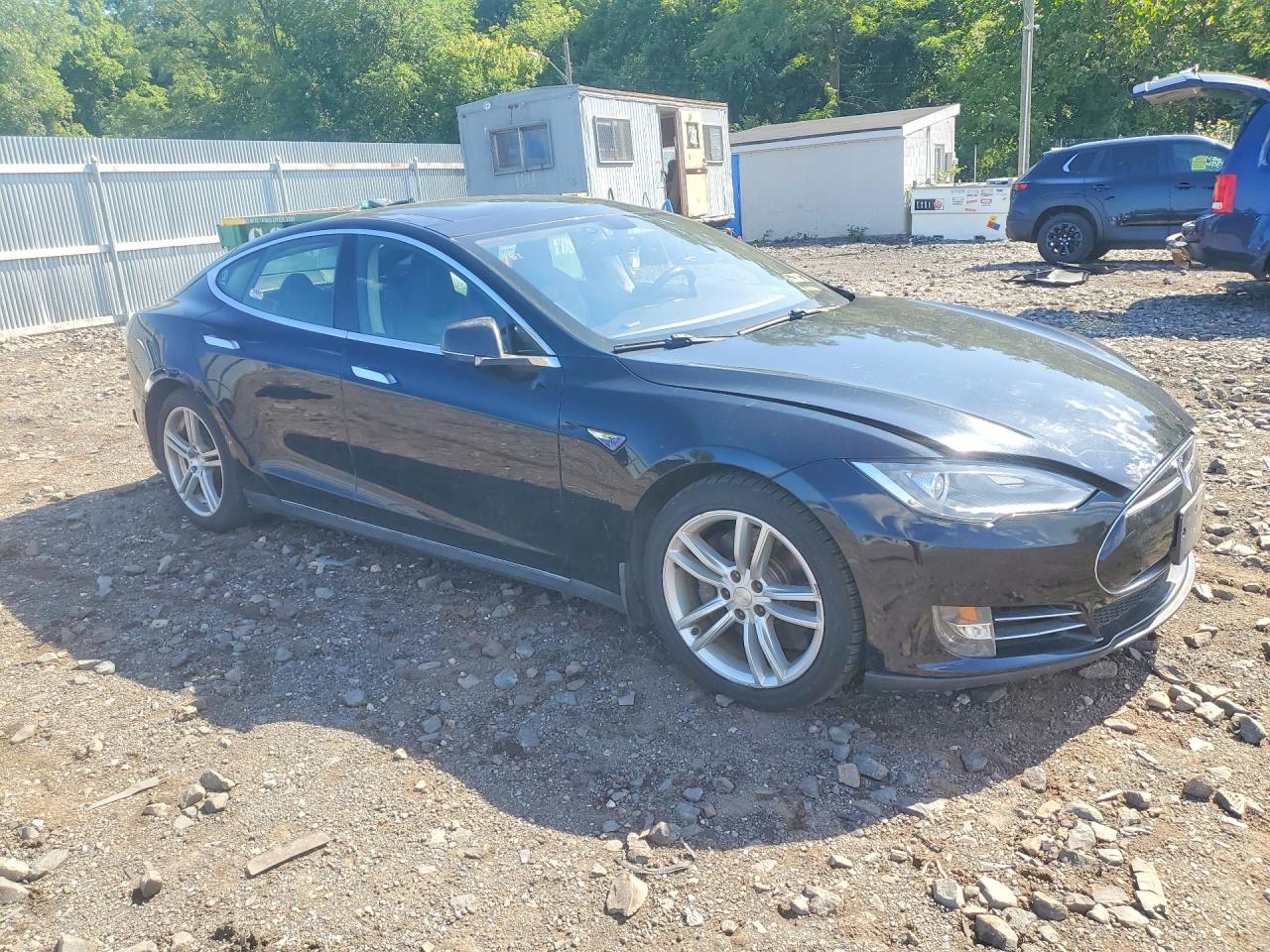2013 Tesla Model S Черный vin: 5YJSA1CN1DFP12575