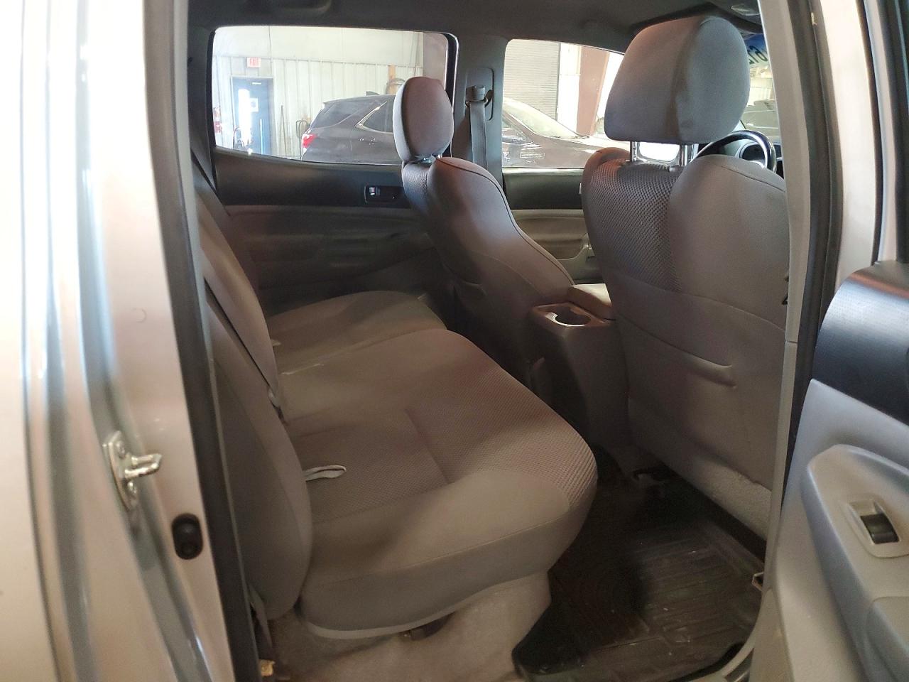 2005 Toyota Tacoma Double Cab Silver vin: 5TELU42N15Z096844