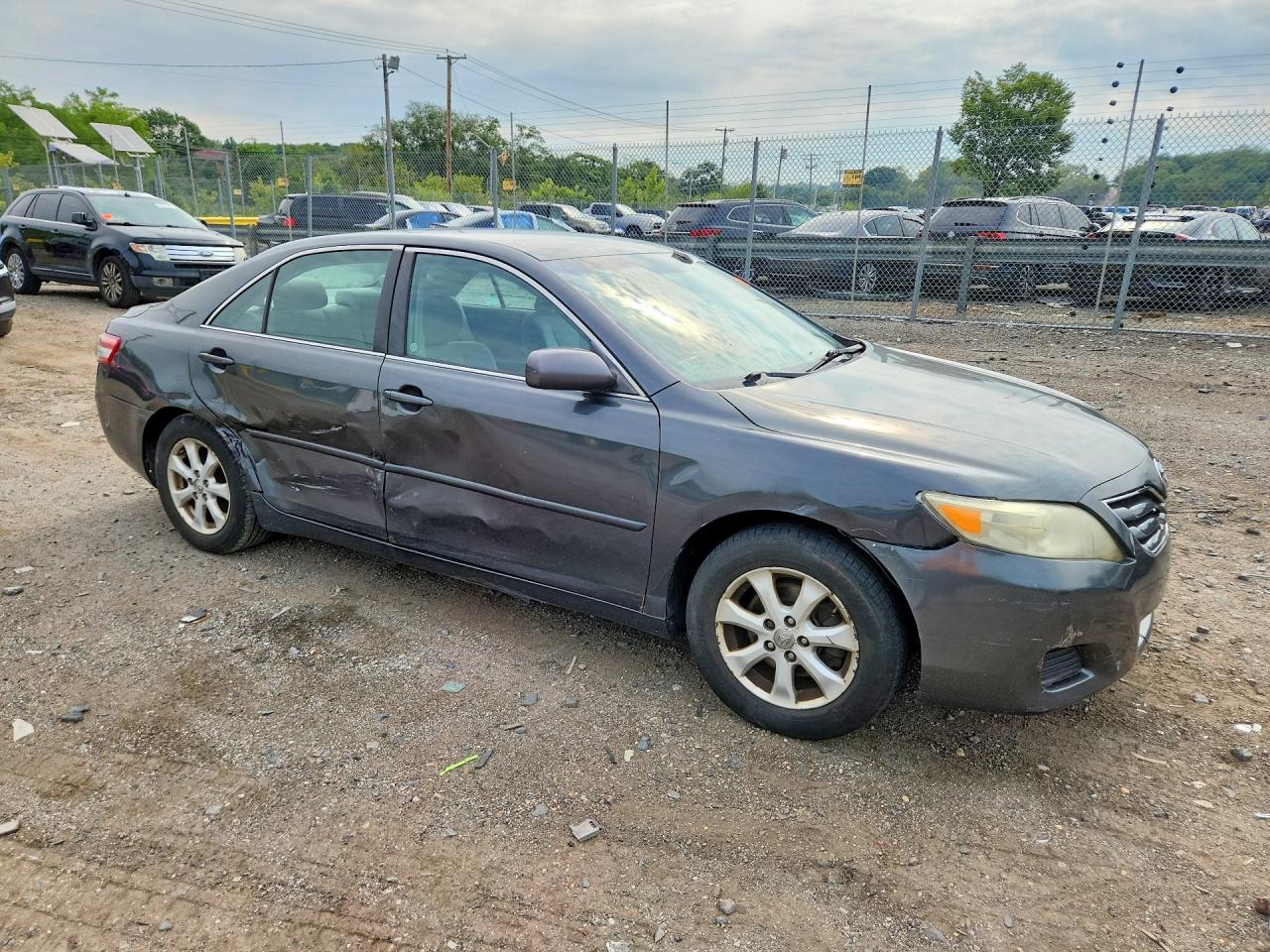 2010 Toyota Camry Le Gray vin: 4T1BF3EK6AU109488
