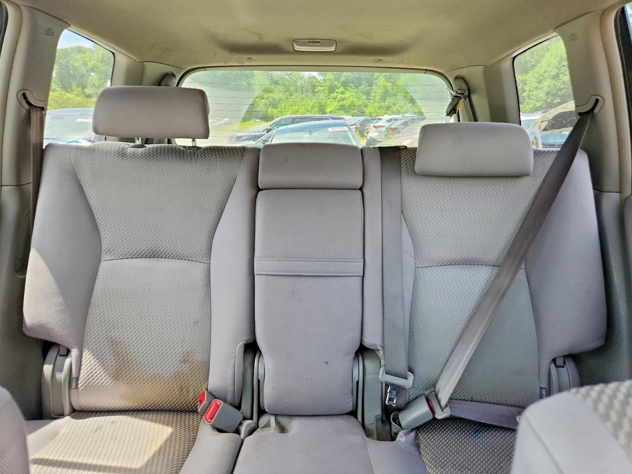 2004 Toyota Highlander Base White vin: JTEEP21AX40022349