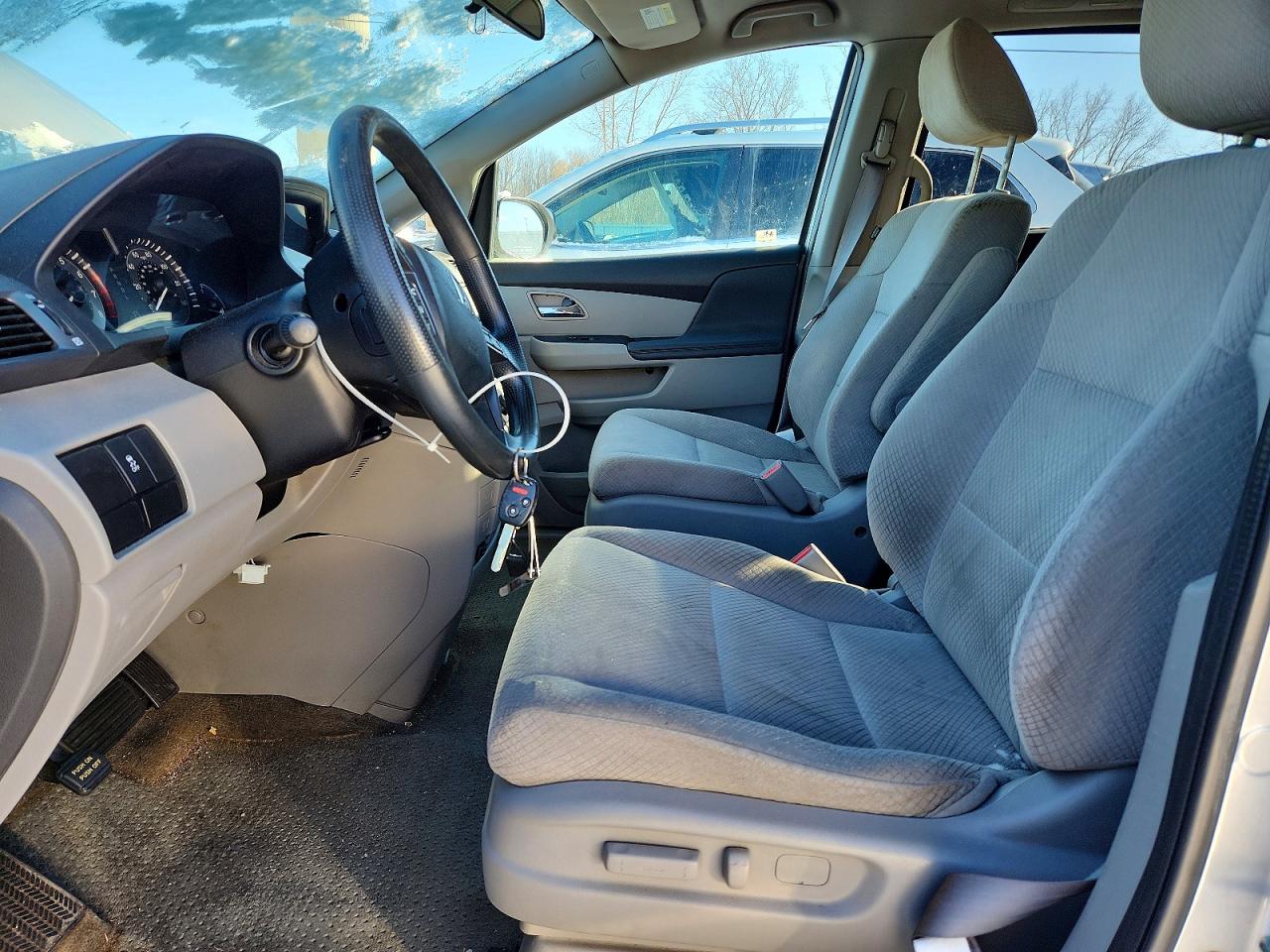2014 Honda Odyssey Lx Silver vin: 5FNRL5H28EB139058