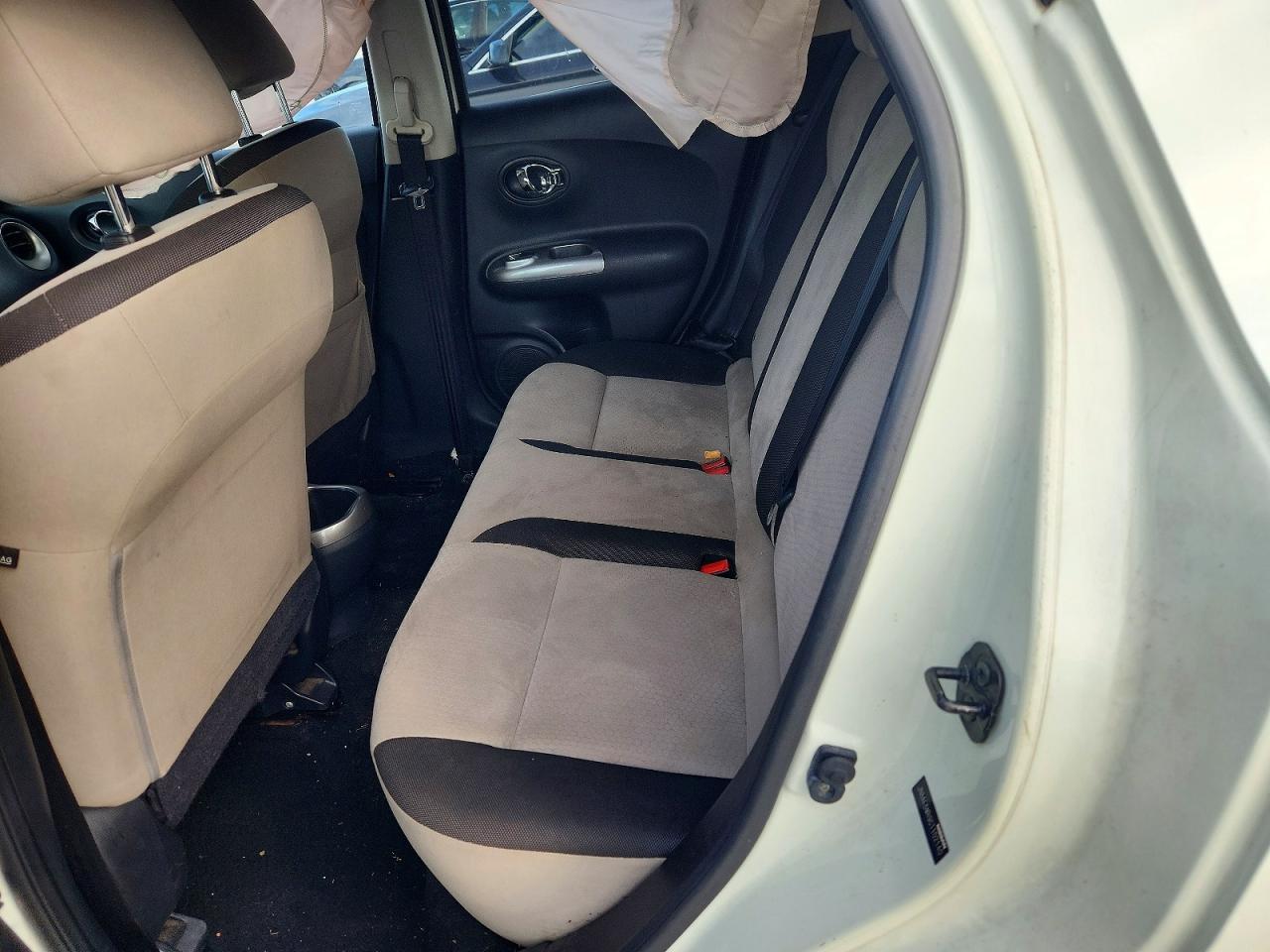 2012 Nissan Juke S White vin: JN8AF5MR9CT102140
