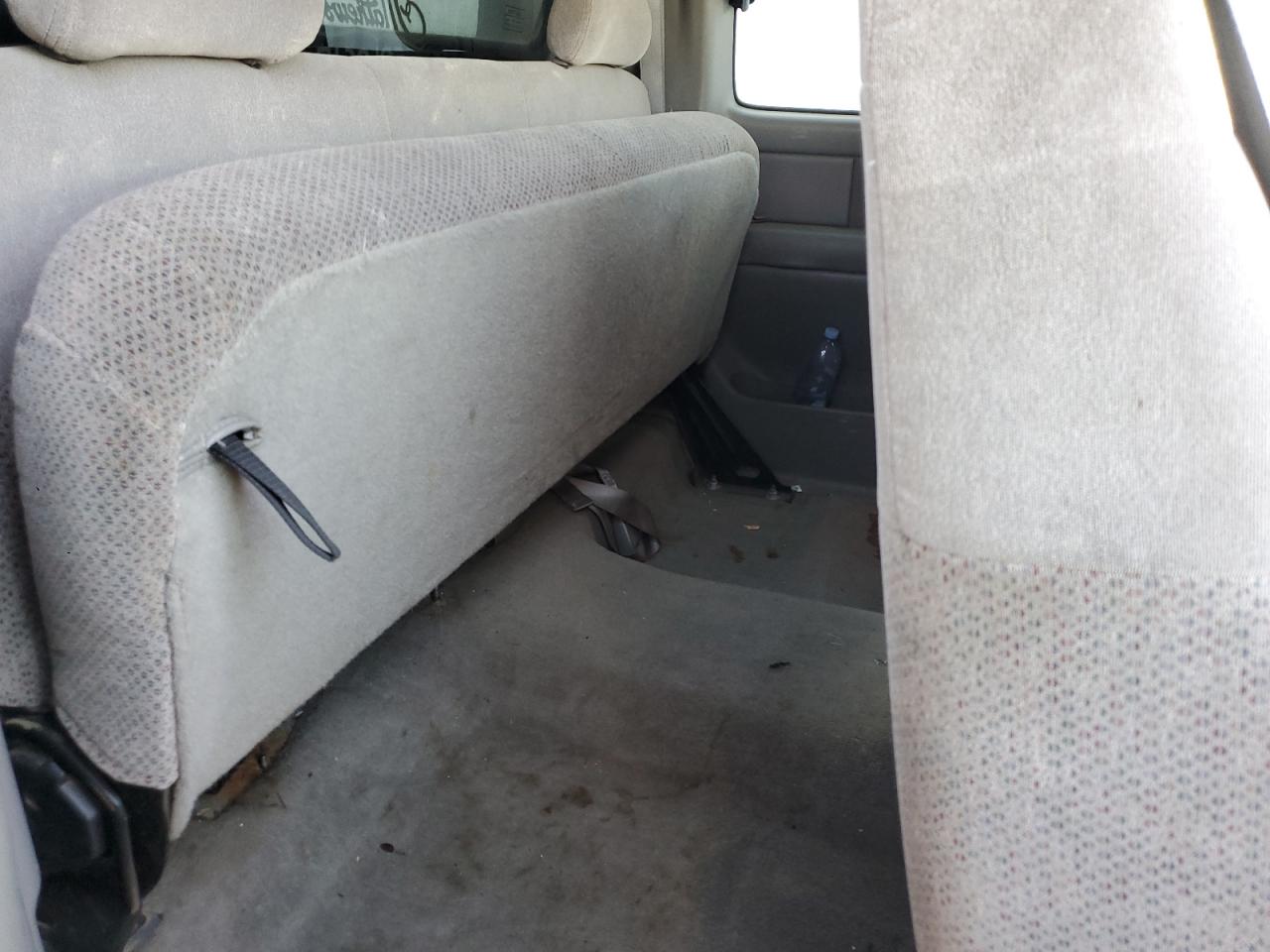 1999 Chevrolet Silverado K1500 Серебряный vin: 2GCEK19T9X1271320