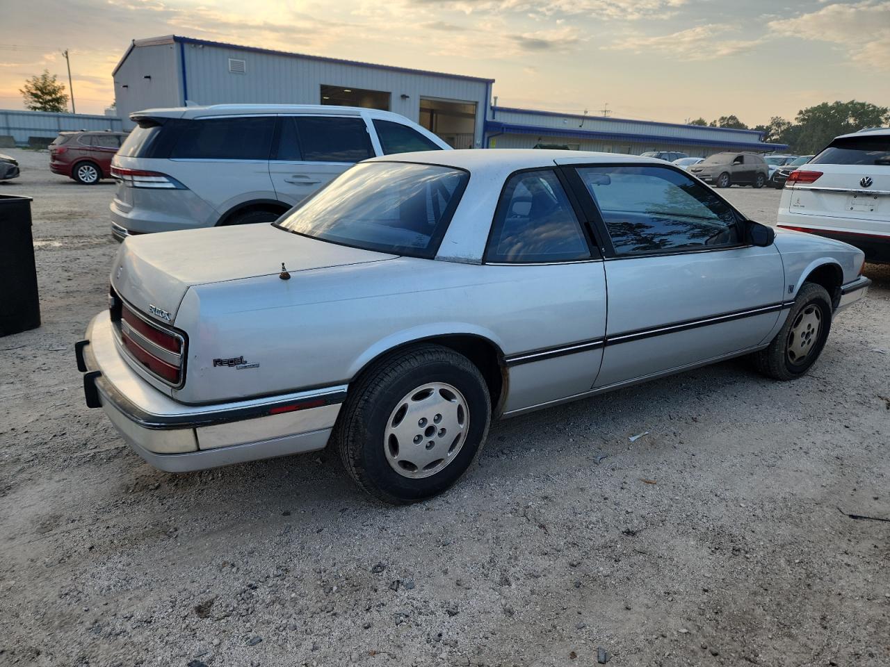 1988 Buick Regal Custom Серебряный vin: 2G4WB14W8J1411303