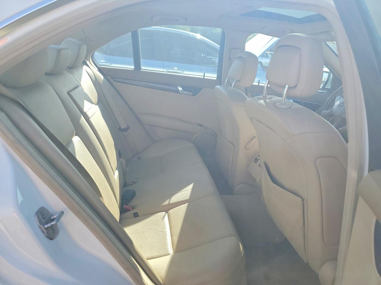 2008 Mercedes-benz C 300 4matic White vin: WDDGF81X08F139972