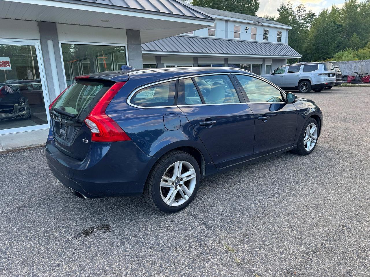 2015 Volvo V60 Premier Blue vin: YV140MEK6F1254733