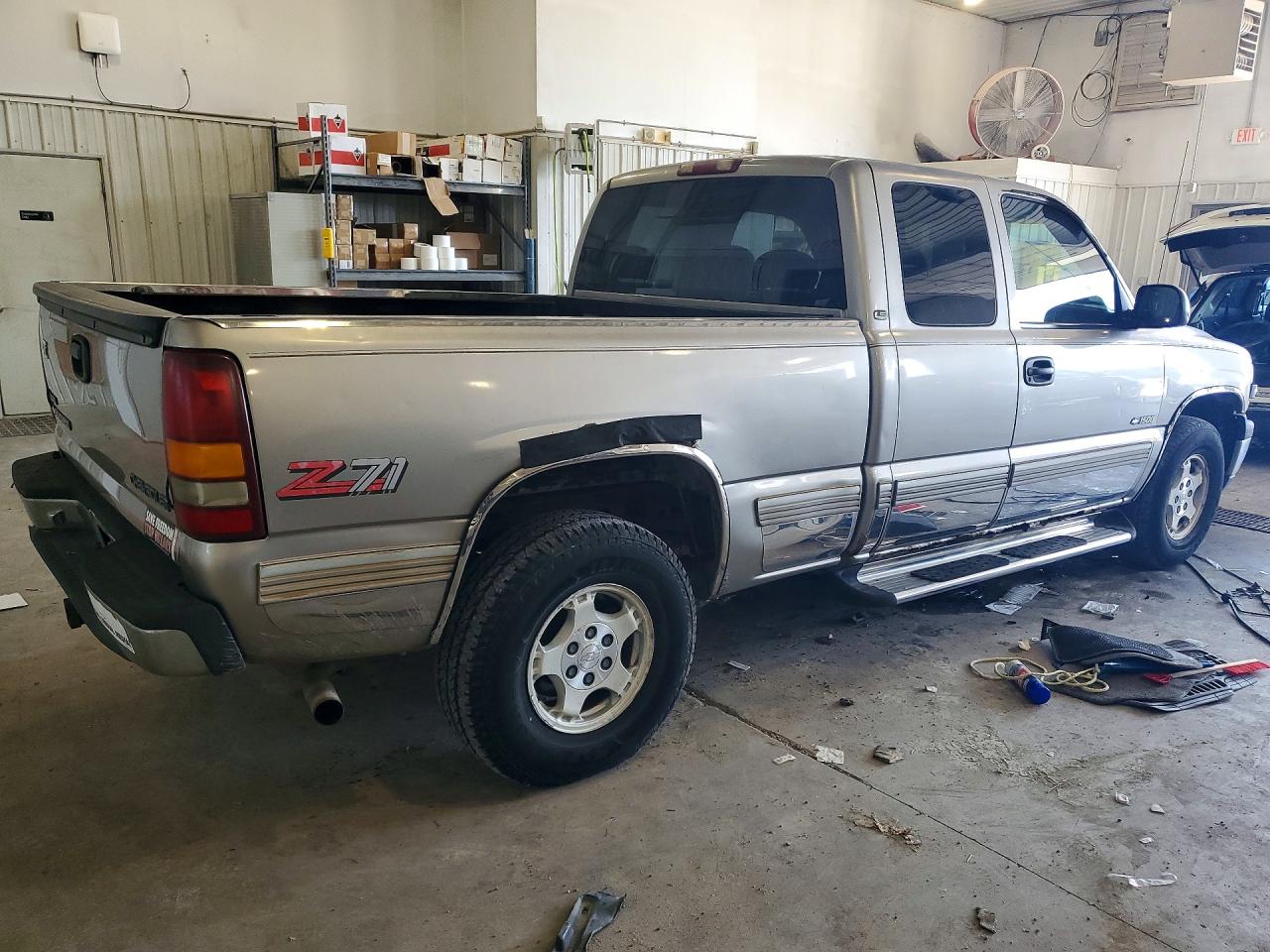 2000 Chevrolet Silverado K1500 Silver vin: 1GCEK19T6YE266155